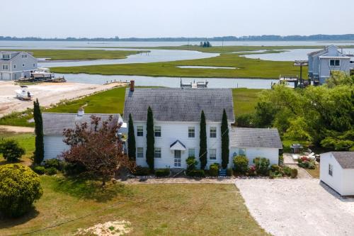Deep Hole House | Oyster Catcher - Pet friendly & deep water access!