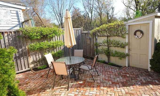 Rock Hall Cottage | Oyster Cottage - walk to shops , Mainstay music venue and the Bay!