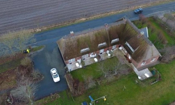 Borgsum Apartment | Oystercatcher - In an absolutely quiet location, in the small, romantic island village of Borgsum.