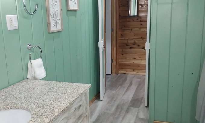 Licking House | Ozark Lodge-Spacious Stay adjacent to Ozark Retreat