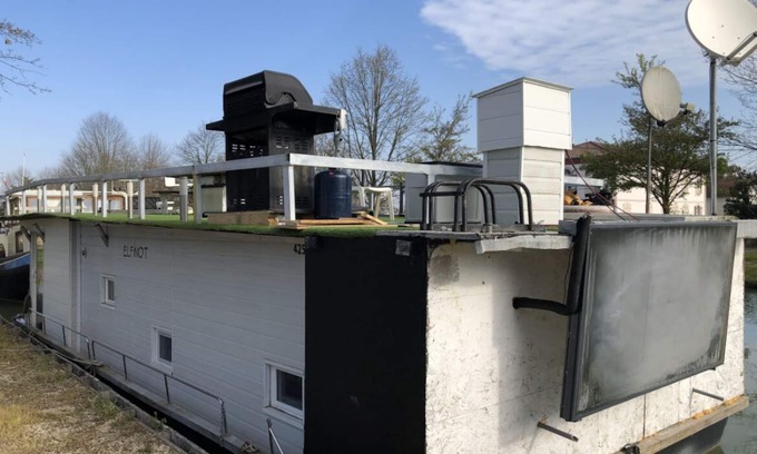 Castelsarrasin Boat Rental | Péniche à quai avec terrassennProche du cloitre de MOISSACn