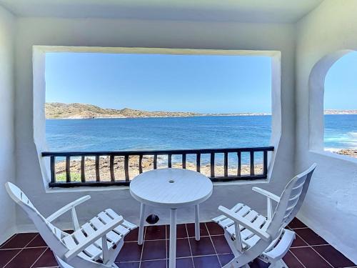 Platges de Fornells Apartment | P98 - Bonito apartamento sobre el mar