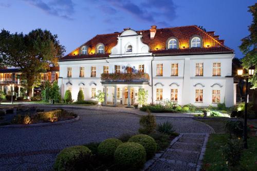 Wozniki Hotel | Pałac Czarny Las (50 km od Katowic)
