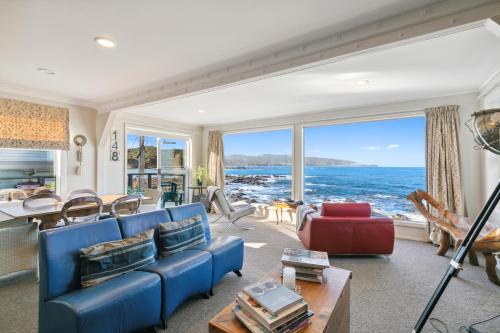 Houghton Bay Villa | Pacific Ocean seafront home near airport