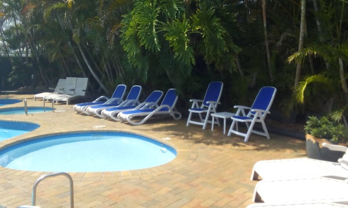 Elizabeth Beach Cabin | PACIFIC PALMS RESORT