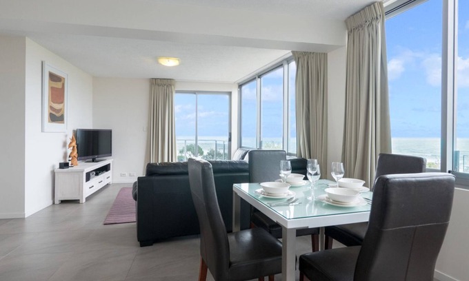 Kings Beach Apartment | Pacific Towers Unit 4, 19 Ormonde Tce Kings Beach