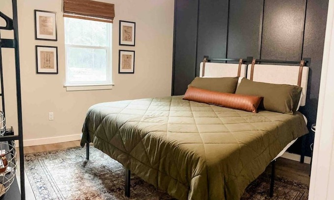 Jefferson Cabin | Paddlewhack Cabin 3-The Keel/Pet Friendly