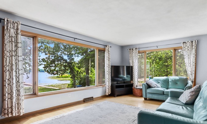 Paddock Lake House | Paddock Lakeside Retreat