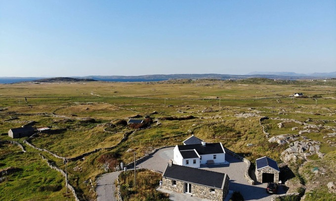 Ballyconneely Ski Chalet | Paddy Carroll's Cottage where one can relax unwind