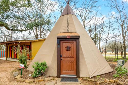 New Braunfels House | Painted Pony - Tipi 3