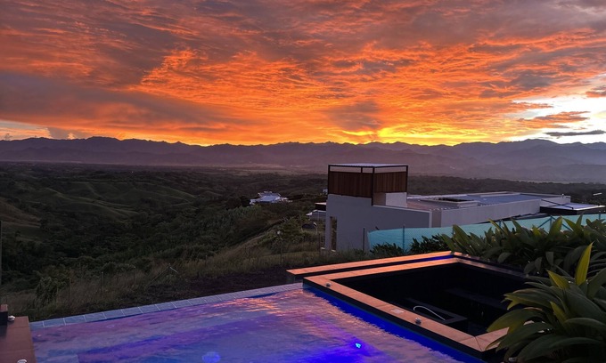 Cerritos House | Paisaje Campestre, Jacuzzi Espejo de Agua,top View