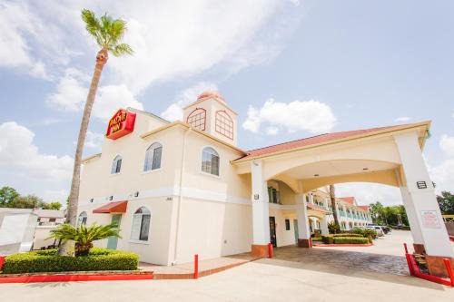 Spring Branch West Hotel | Palace Inn Beltway 8 & Westview