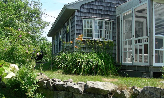 Fortunes Rocks Cottage | 'Palace' Oceanfront, Picturesque Cove & Semiprivate Beach