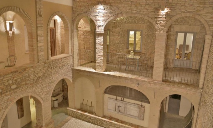 Roseto degli Abruzzi Apartment | Palazzo Antico nella piazza di Montepagano
