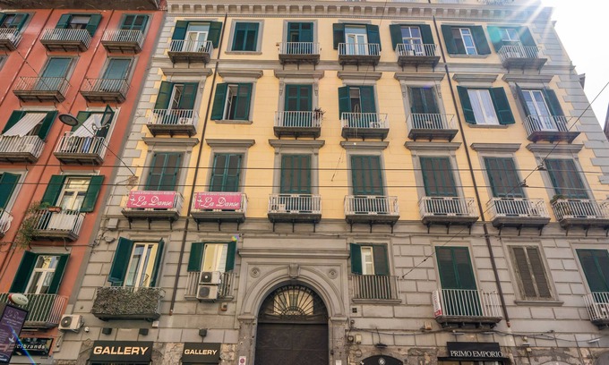 Montecalvario Apartment | Palazzo della Porta - Via Toledo 55