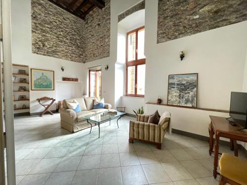 Mologno Apartment | Palazzo Due Sorelle - Giardino