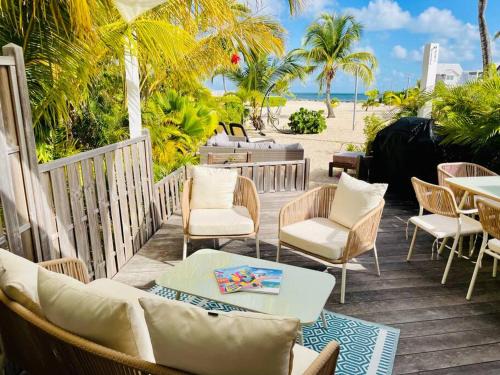 Nettle Bay House | Palm Beach House, Stunning 2 bedrooms beachfront, Nettle Bay Beach Club