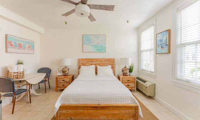 Palm Beach - West Palm Beach Condo | Palm Beach Island Pool Studio 3 Blocks to Beach!