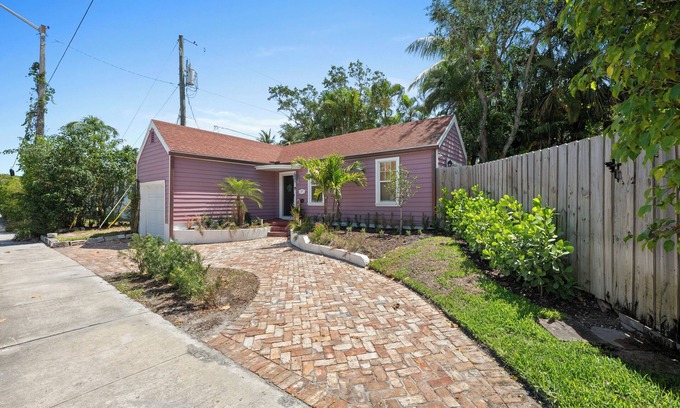 Flamingo Parks House | "Palm Beach Paradise: Cozy 1BR + Pool, Minutes to Everything"