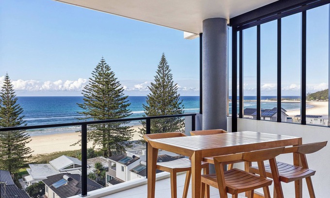 Palm Beach Apartment | Palm Beach Paradise and walking distance to Currumbin Creek perfectly located