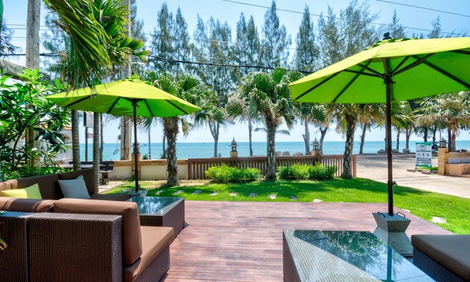 Pak Nam Pran Hotel | Palm Beach Resort
