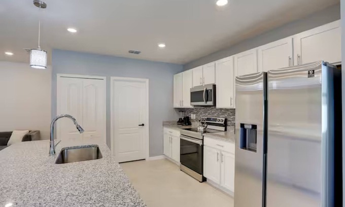 Port Saint Lucie Hotel | Palm Breeze Lux Stay - Port St. Lucie