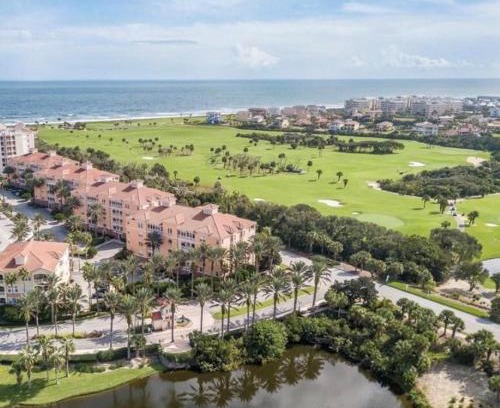 Palm Coast Apartment | Palm Coast, FL 2BD 2BR Beach Villa! Walk to the Ocean!