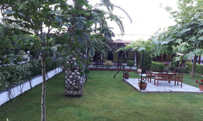 Paralia Pantaleimonos House | Palm House