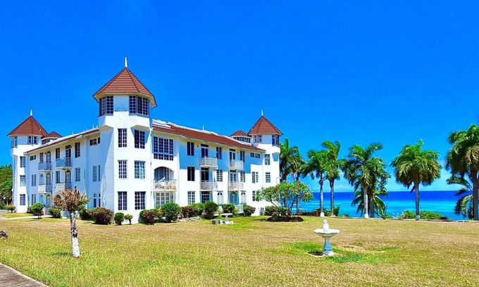 St.Bran's Burg Apartment | Palm JA SCA31 - Relaxing 1 BR w/ Pool & Ocean View