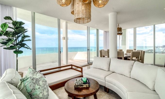Miramar House | Palm-lined penthouse with plunge pool, amazing views, sauna, & balcony