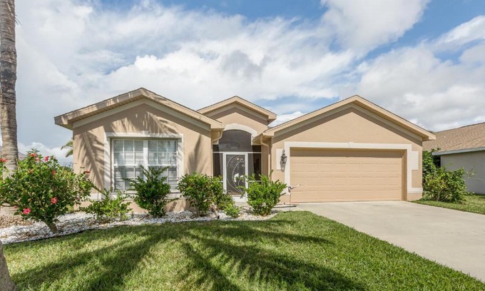 Beachwalk Isles House | Palm Tree Paradise