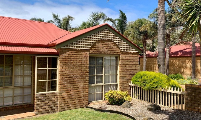 Inverloch House | Palm Waters 1 Inverloch