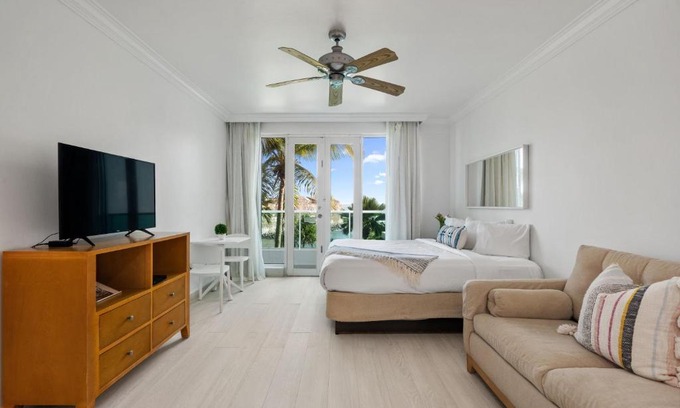 Puerta de Tierra Apartment | Palmera View Studio - Waterfront studio in the heart of San Juan