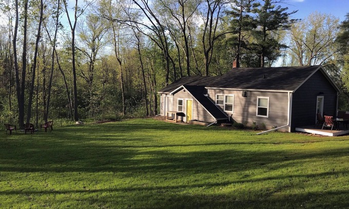 Howard House | Pamperin Park Cottage - House, Completely Updated Minutes to Lambeau