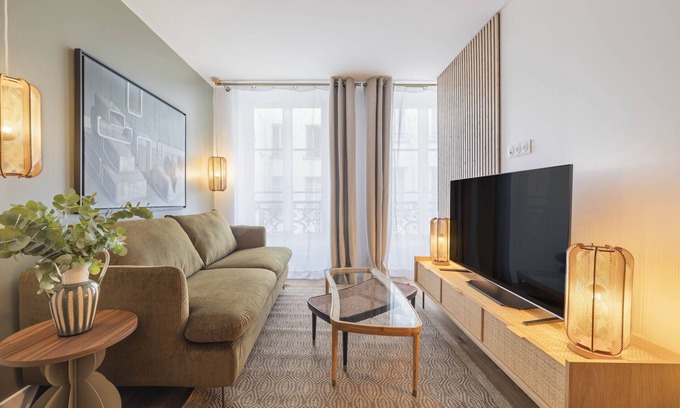 Quartier Sainte-Avoye Apartment | Panache, 2BR/2BA, 6 people