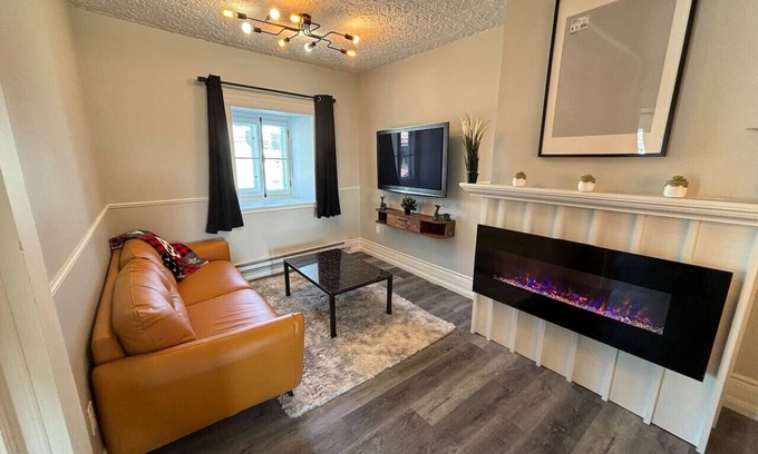 Quartier 5-4 Apartment | Panache Royale 4.