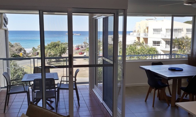 Coolum Beach Hotel | Pandanus Coolum Beach
