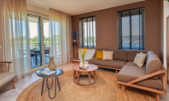 Thorn Apartment | Panorama Lake View Apartment 6p