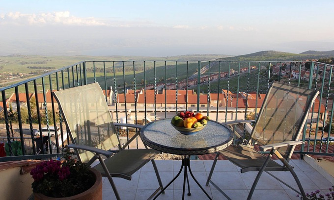 Nof Kinneret Apartment | Panorama View of Sea Of Galilee; Close to all atractions; Homemade Breakfast!