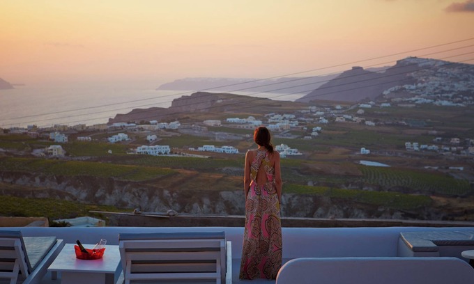 Pyrgos Villa | Panoramic and Sunset view in a cave house at Pirgos Kallisti