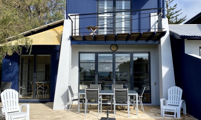 Dunsborough Villa | Panoramic Bay Views - Pet friendly & only a 5 minute stroll to town