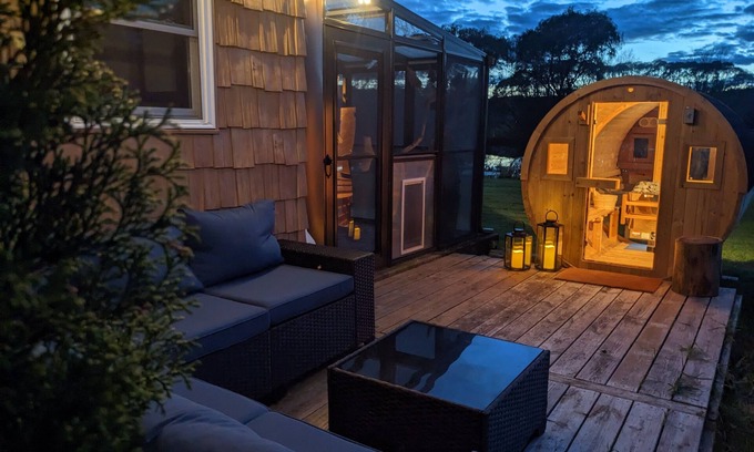 Harpersfield House | Panoramic Catskills Farmhouse and Spa