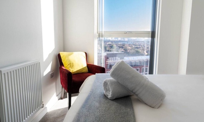 East Acton Apartment | Panoramic Flat London