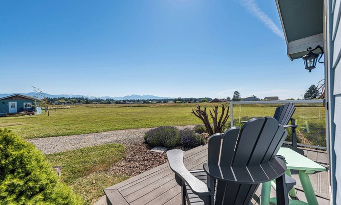 Sequim Hotel | Panoramic Mountain views from your King room