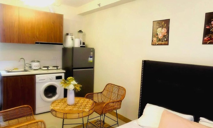 Lapu-Lapu Condo | Panoramic Pool Views in Luxurious Lapu-Lapu City Condo
