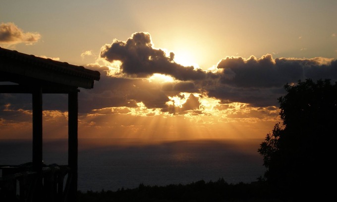Agios Leon House | Panoramic sea view & sunset, Infinity pool. Close to the famous Porto Limnionas!