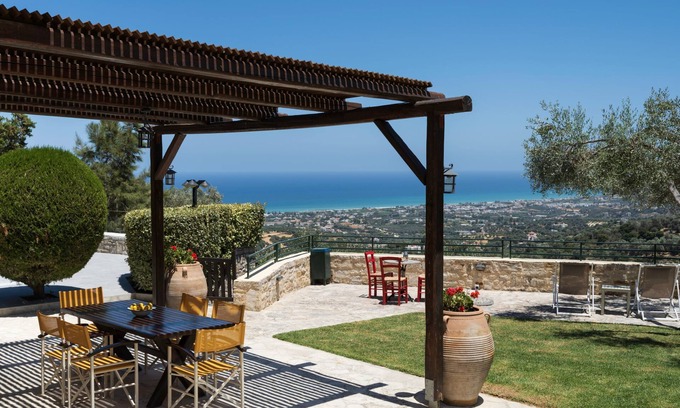 Xiro Chorio Villa | Panoramic sea views! Full privacy and only 4km away from the beach and the city!