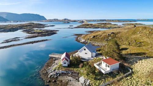 Ramberg Apartment | Panoramic seaview cabin for two persons by the sea