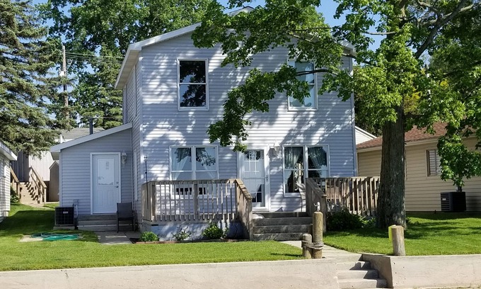 Paw Paw Lake House | Panoramic View and Magnificent Sunsets