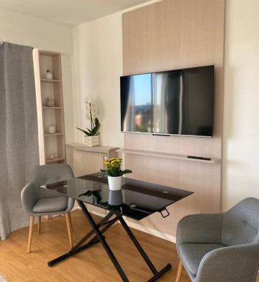 Joinville-le-Pont Apartment | Panoramic View Studio - 15 min from Paris